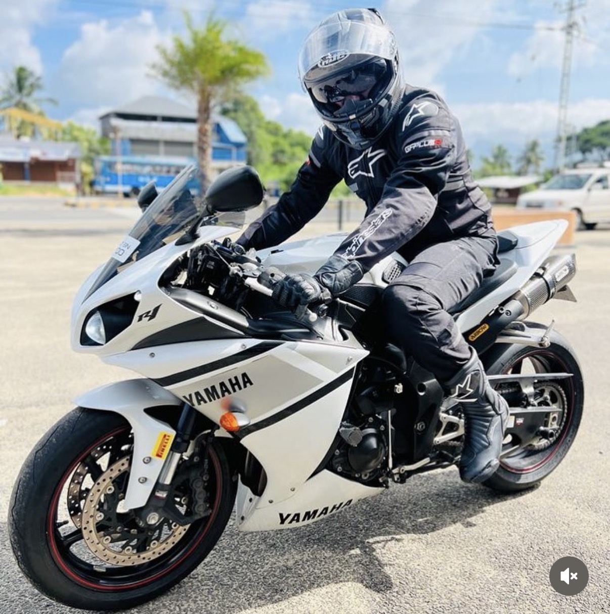 Yamaha R1